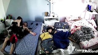 Nứng quá rồi dù sợ các con dậy nhưng nhún cỡ