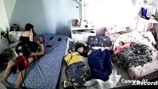 Nứng quá rồi dù sợ các con dậy nhưng nhún cỡ