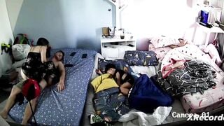 Nứng quá rồi dù sợ các con dậy nhưng nhún cỡ