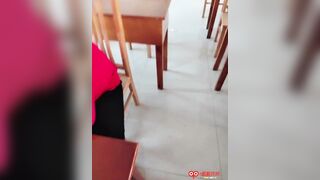 cô giáo trẻ gạ tình học sinh ngay trong lớp