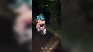 cặp đôi vừa đi xe vừa địt nhau