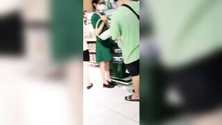 quay lén các em sinh viên đi làm thêm