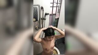 QUAY LÉN MÀ BỊ PHÁT HIỆN BÉ LA TOÁNG LÊN SỢ VÃI