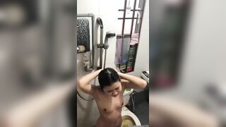 QUAY LÉN MÀ BỊ PHÁT HIỆN BÉ LA TOÁNG LÊN SỢ VÃI