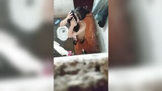 quay lén em gái vào nhà vệ sinh call sex với bạn trai