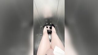 đi tè nơi công cộng, mà nunggg wa