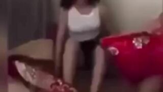Chồng gì khó tính hàng xóm thân thiện qua ngủ nhờ tí cũng làm ầm lên