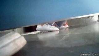 Thanh niên quay lén wc xém bị phát hiện