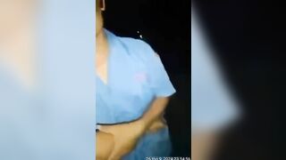 cặp đôi địt nhau giữa đường bị phát hiện