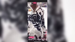 vợ thầy long lộ cảnh thay đồ ngay trên live tiktok