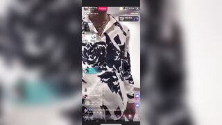 vợ thầy long lộ cảnh thay đồ ngay trên live tiktok