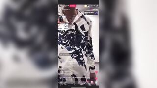 vợ thầy long lộ cảnh thay đồ ngay trên live tiktok