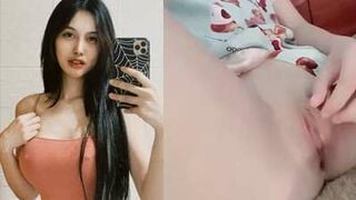 Clip Sex Ngô Thúy Hằng Mặt Chiến Chiến Thủ Dâm Bạo Vãi Lồn