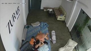 vừa cho con bú sữa vừa cùng chồng địt nhau