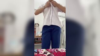 Quỳnh Chi 2k8 Vú To Thủ Dâm Với Bím Mới Mọc Lông Phần 5