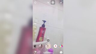 vừa đi học về phải vào nhà vệ sinh quay video đi tắm cho người yêu xem