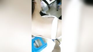 Con gái đang học bài thì bị bố dí cặc vào lưng