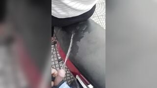 VN biến thái đái lên người lạ P2