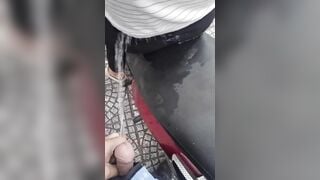 VN biến thái đái lên người lạ P2