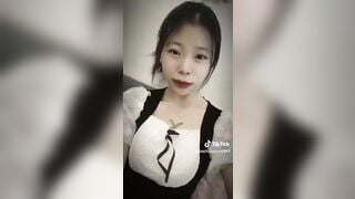 sáng đi học tối về call video show hàng cùng người yêu