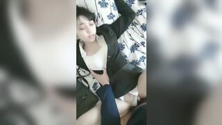 em gái vừa đi học về đã bị anh trai đè ra xuất tinh đầy lồn