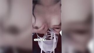 E Gái THCS Nguyễn Khuyến Cực Non Thủ Dâm Với Bím Không Lông