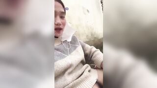 em học sinh thủ dâm rên rỉ đằng sau trường