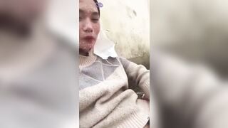 em học sinh thủ dâm rên rỉ đằng sau trường
