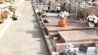 cặp đôi rủ nhau ra nghĩa địa bú cu nhau cho các cụ xem trực tiếp