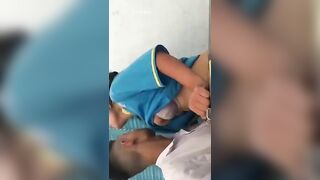 Học Sinh Địt Nhau Ngay Trong Giờ Ra Chơi Khi Trong Lớp Có Người