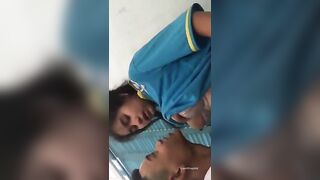 Học Sinh Địt Nhau Ngay Trong Giờ Ra Chơi Khi Trong Lớp Có Người