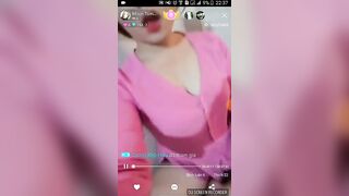 áo bà ba hồng đang ngồi live mà nứng quá chịu không nỗi