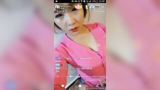 áo bà ba hồng đang ngồi live mà nứng quá chịu không nỗi