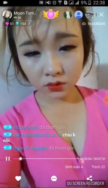 áo bà ba hồng đang ngồi live mà nứng quá chịu không nỗi
