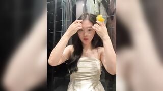 Gái Xinh Live Show Thủ Dâm Bắn Nước Cực Nứng