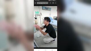 Đạo diễn vào hướng dẫn 2 diễn viên mới đóng phim sex