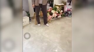 Hà Nội : Vợ bắt gặp chồng cặp bồ với chính thợ makeup của mình