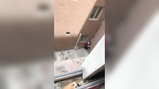 quay lén 2 em học sinh vét máng nhau trong ngõ vắng