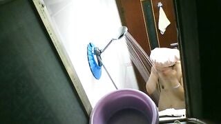 quay lén chị dâu mũm mĩm đi tắm