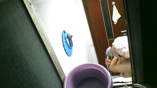 quay lén chị dâu mũm mĩm đi tắm