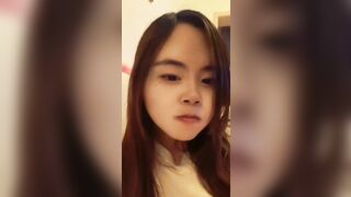 Bình minh rồi mà em vẫn chưa muốn rời chiếc giường