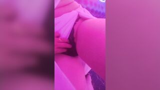 Đi Kara Tay Vịn Như Này Bảo Sao Anh Em Không Muốn Về Với Vợ