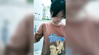 Cứ cho mượn điện thoại là nghe lời răm rắp, bảo cho xem lồn cũng cho