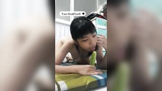 em học sinh hư hỏng thích thủ dâm với dưa chuột 1 mình trong phòng