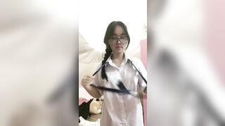 E Hs Kính Cận Vừa Đi Học Về Phải Móc Bím Non Tơ Luôn Phần 1
