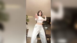 Em Lanxinhyeu của các ông để ở tạm trên này nha