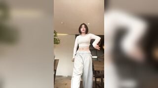 Em Lanxinhyeu của các ông để ở tạm trên này nha