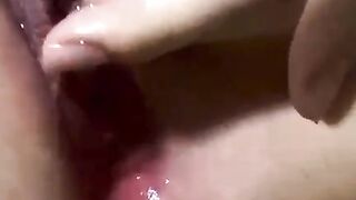 thu thủy 2k8 thủ dâm xoa bím chảy cực nhiều nước cùng bím múp không lông
