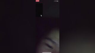 Bé Tuyền *** đã biết khoe lồn không lông