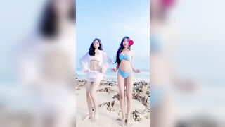 Bé 2k4 nhảy trend Tiktok ngoài biển